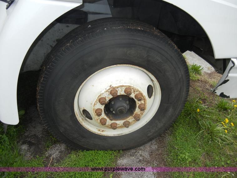 image for item C4281 2003 International 9200i SBA semi truck