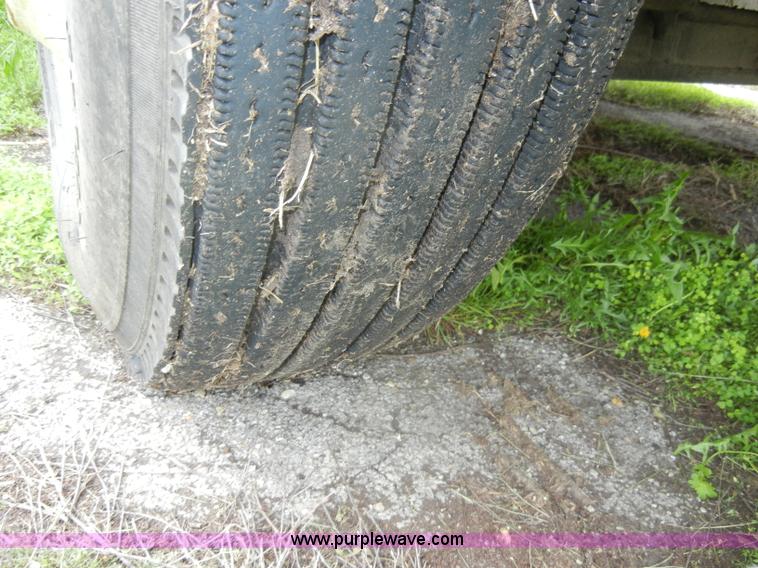 image for item C4281 2003 International 9200i SBA semi truck