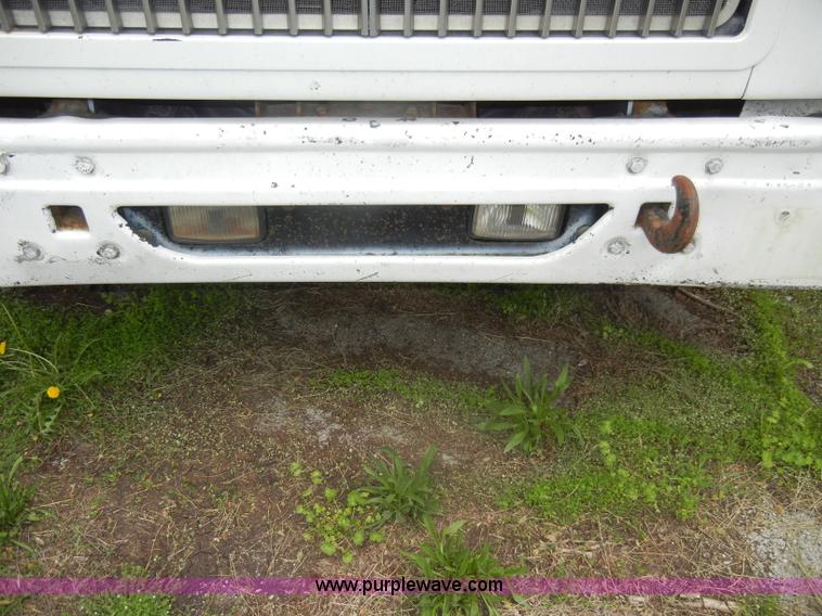 image for item C4281 2003 International 9200i SBA semi truck