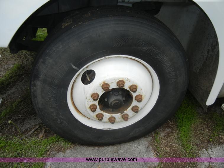 image for item C4281 2003 International 9200i SBA semi truck