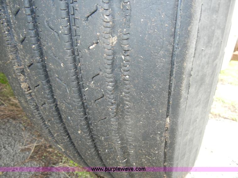 image for item C4281 2003 International 9200i SBA semi truck