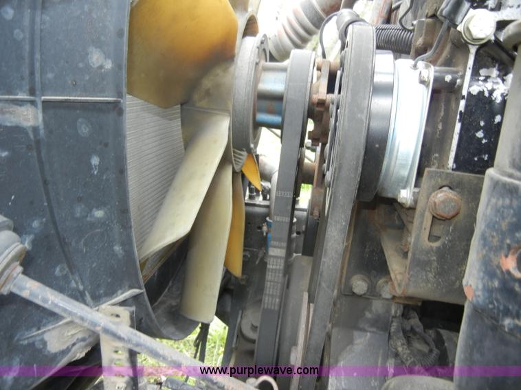 image for item C4281 2003 International 9200i SBA semi truck