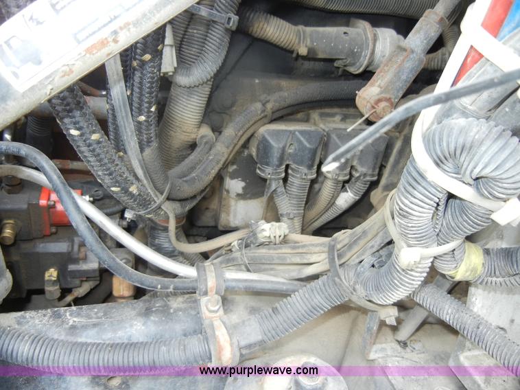 image for item C4281 2003 International 9200i SBA semi truck