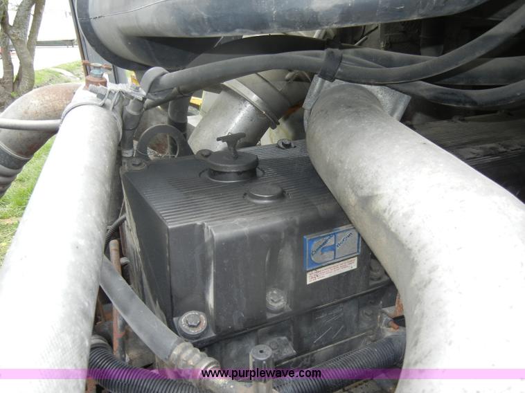 image for item C4281 2003 International 9200i SBA semi truck