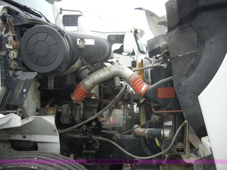 image for item C4281 2003 International 9200i SBA semi truck