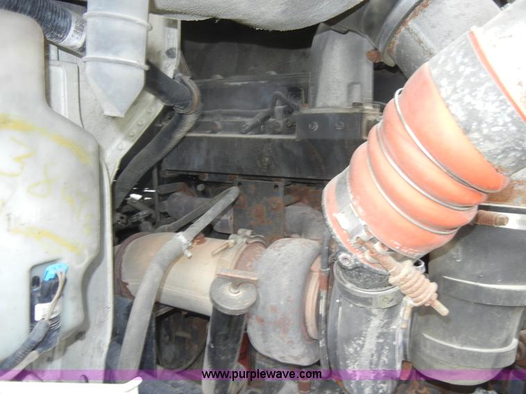 image for item C4281 2003 International 9200i SBA semi truck