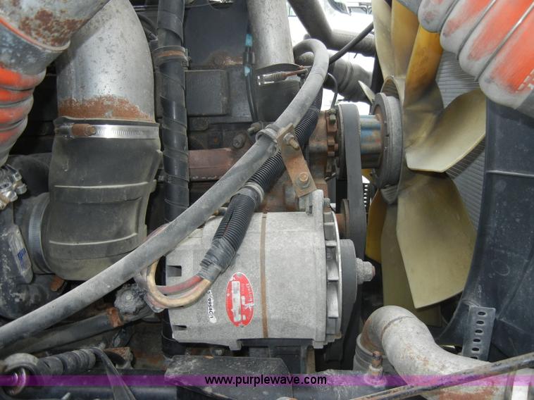 image for item C4281 2003 International 9200i SBA semi truck