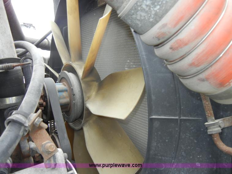 image for item C4281 2003 International 9200i SBA semi truck