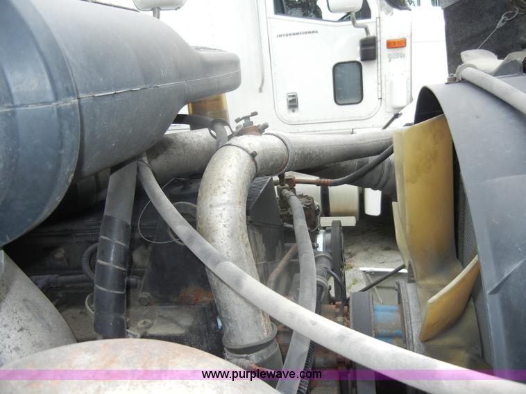 image for item C4281 2003 International 9200i SBA semi truck