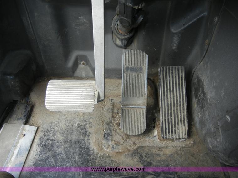 image for item C4282 2002 International 9200i semi truck