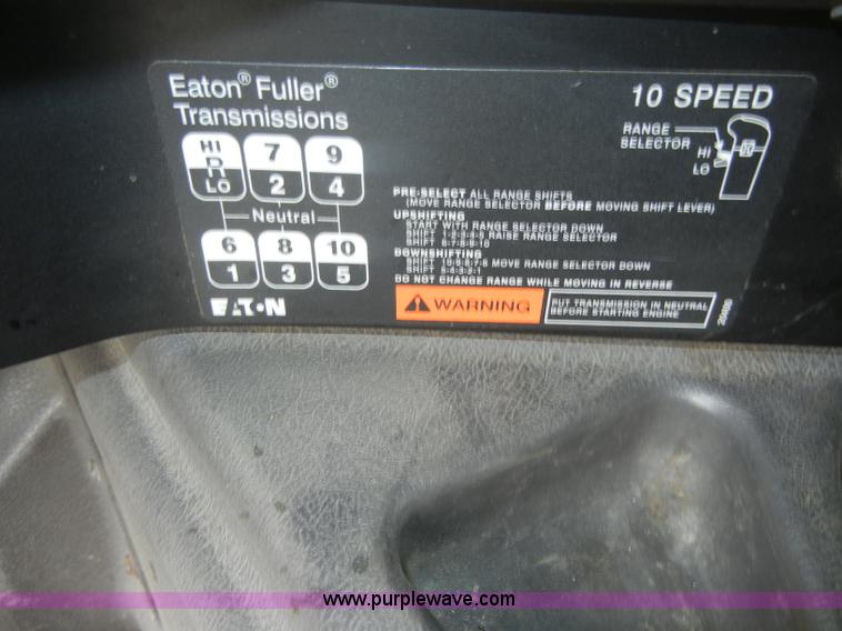 image for item C4282 2002 International 9200i semi truck