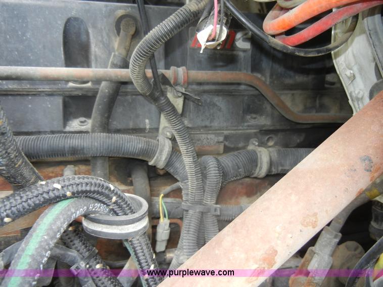 image for item C4282 2002 International 9200i semi truck