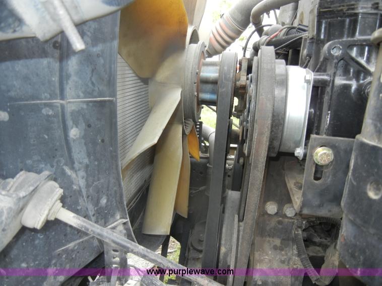 image for item C4282 2002 International 9200i semi truck