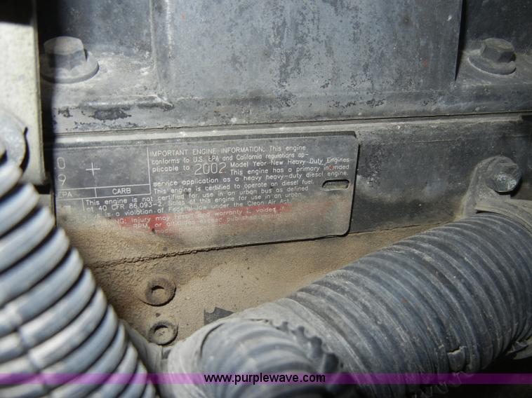 image for item C4282 2002 International 9200i semi truck