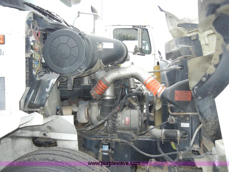 image for item C4282 2002 International 9200i semi truck