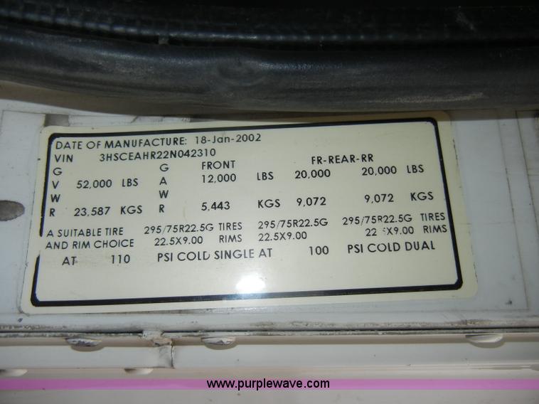 image for item C4282 2002 International 9200i semi truck