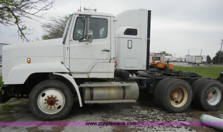 image for item C4283 1988 Freightliner FLD112-64T semi truck