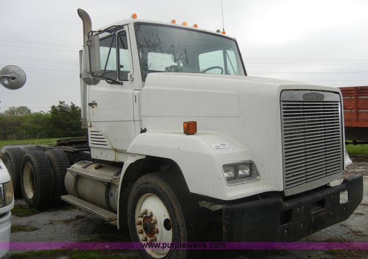 image for item C4283 1988 Freightliner FLD112-64T semi truck
