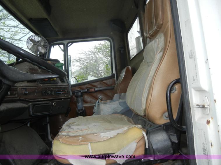 image for item C4283 1988 Freightliner FLD112-64T semi truck