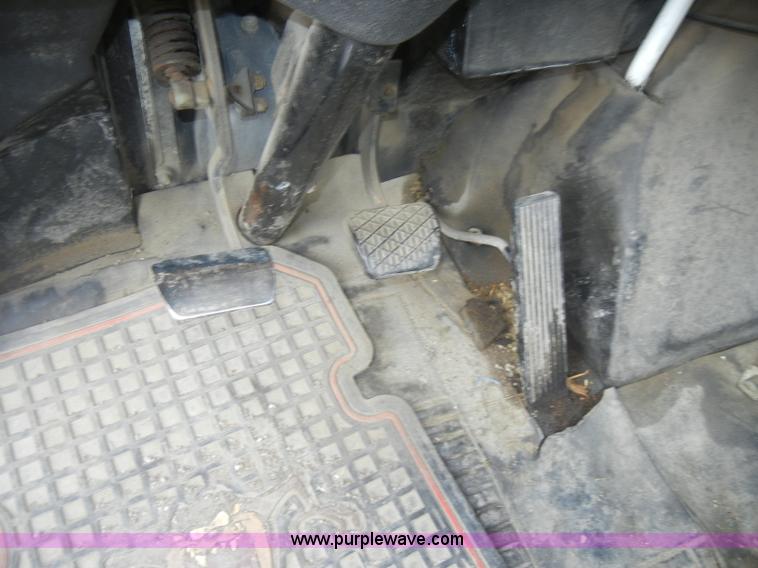 image for item C4283 1988 Freightliner FLD112-64T semi truck