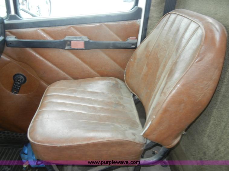 image for item C4283 1988 Freightliner FLD112-64T semi truck