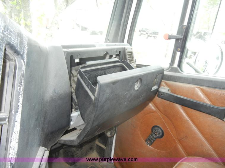 image for item C4283 1988 Freightliner FLD112-64T semi truck