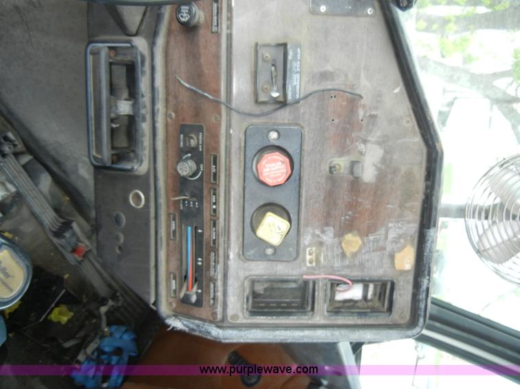 image for item C4283 1988 Freightliner FLD112-64T semi truck