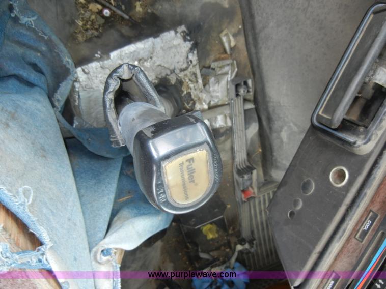 image for item C4283 1988 Freightliner FLD112-64T semi truck