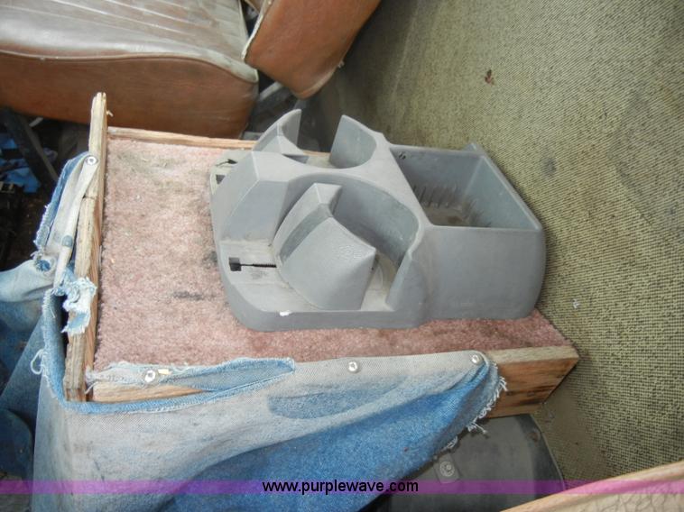 image for item C4283 1988 Freightliner FLD112-64T semi truck