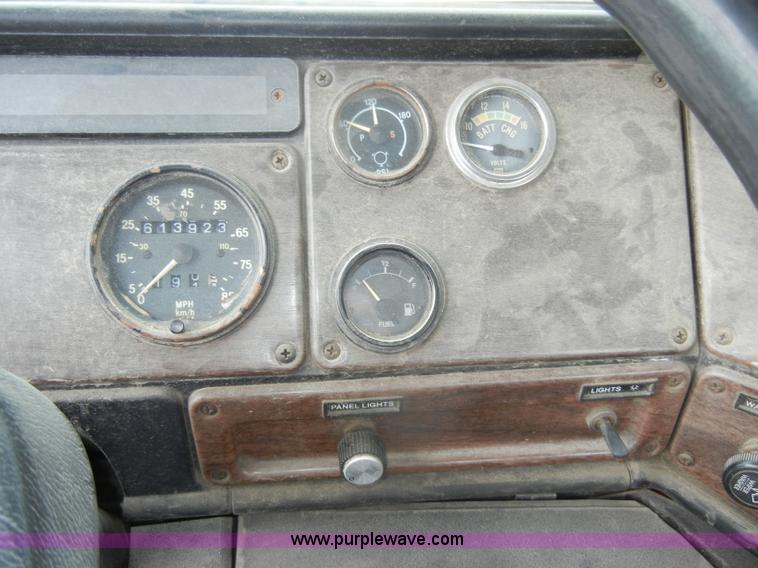 image for item C4283 1988 Freightliner FLD112-64T semi truck