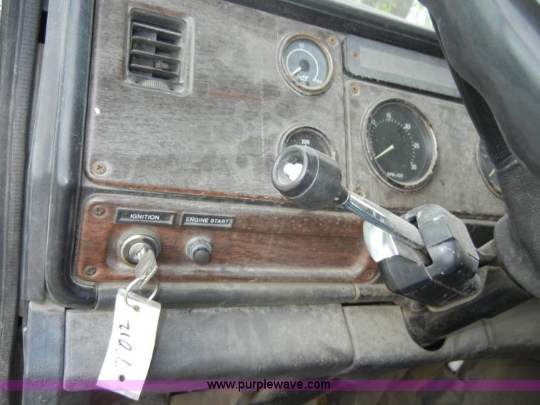 image for item C4283 1988 Freightliner FLD112-64T semi truck