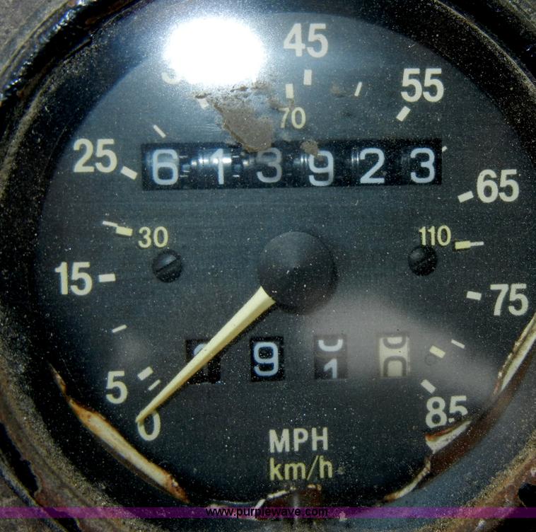 image for item C4283 1988 Freightliner FLD112-64T semi truck