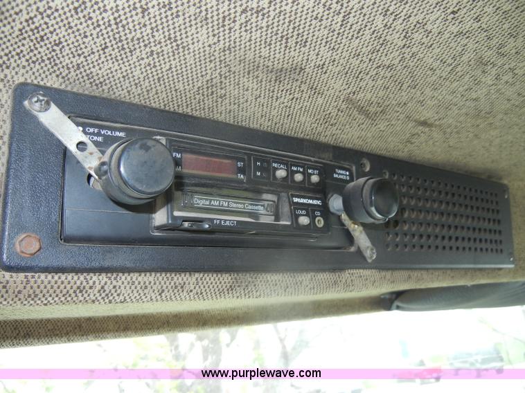 image for item C4283 1988 Freightliner FLD112-64T semi truck