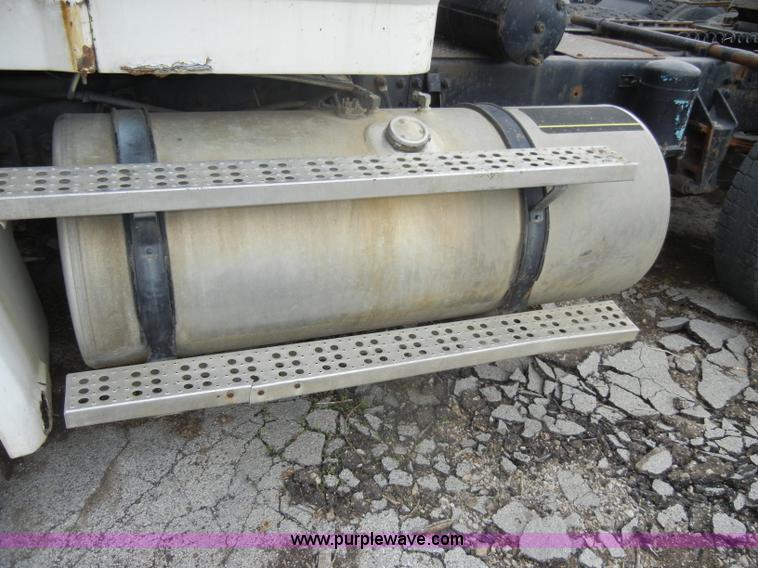 image for item C4283 1988 Freightliner FLD112-64T semi truck