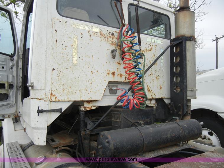 image for item C4283 1988 Freightliner FLD112-64T semi truck