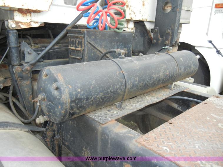 image for item C4283 1988 Freightliner FLD112-64T semi truck