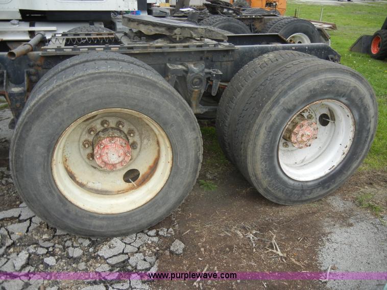 image for item C4283 1988 Freightliner FLD112-64T semi truck