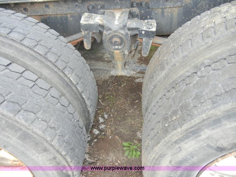 image for item C4283 1988 Freightliner FLD112-64T semi truck