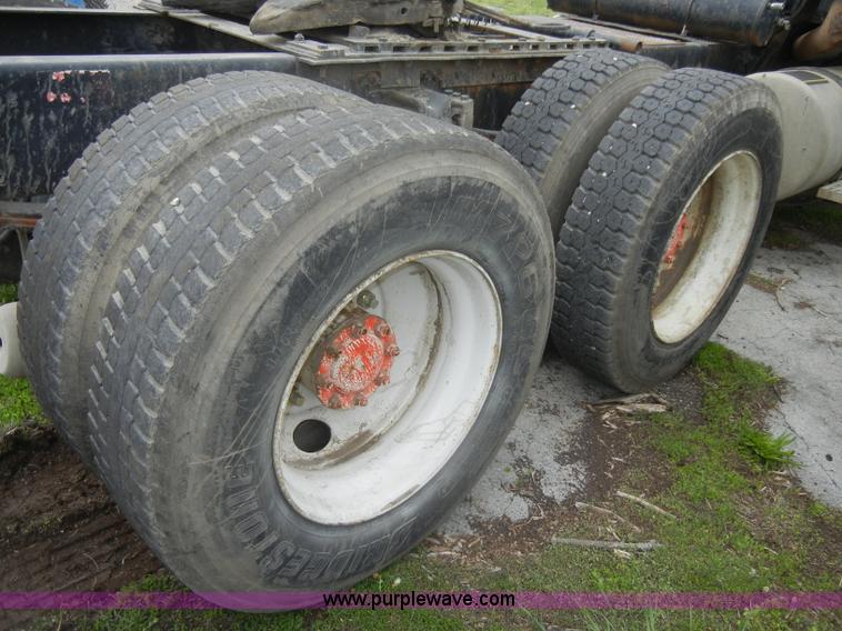 image for item C4283 1988 Freightliner FLD112-64T semi truck