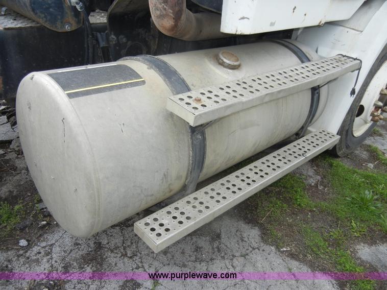 image for item C4283 1988 Freightliner FLD112-64T semi truck