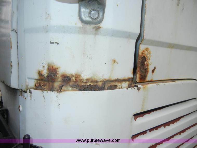 image for item C4283 1988 Freightliner FLD112-64T semi truck