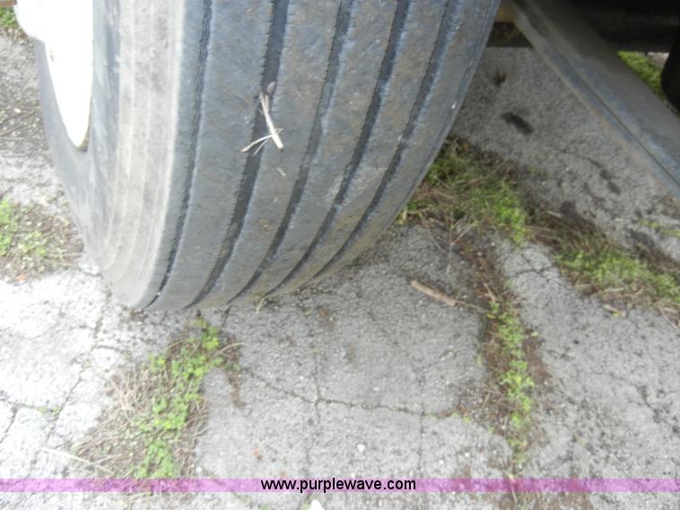 image for item C4283 1988 Freightliner FLD112-64T semi truck