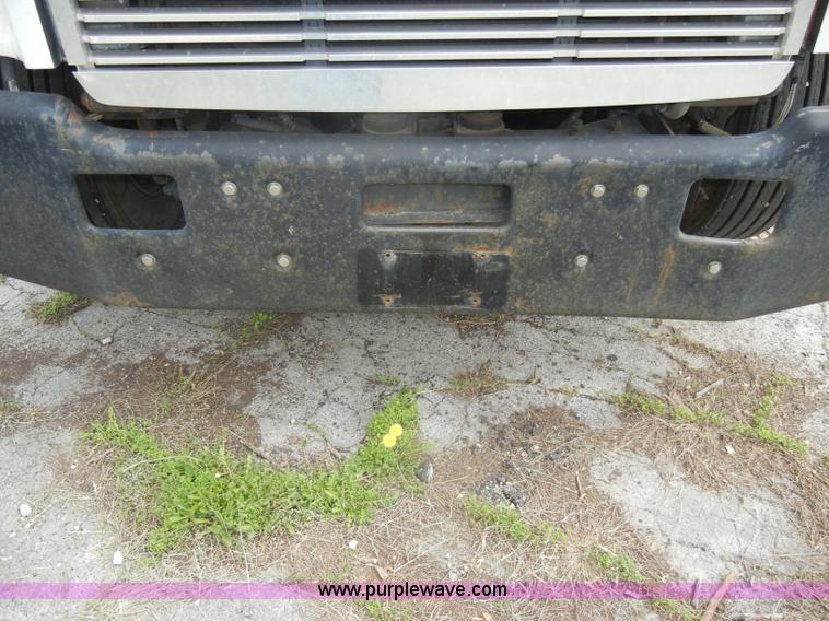 image for item C4283 1988 Freightliner FLD112-64T semi truck