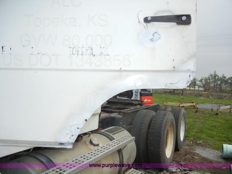 image for item C4283 1988 Freightliner FLD112-64T semi truck