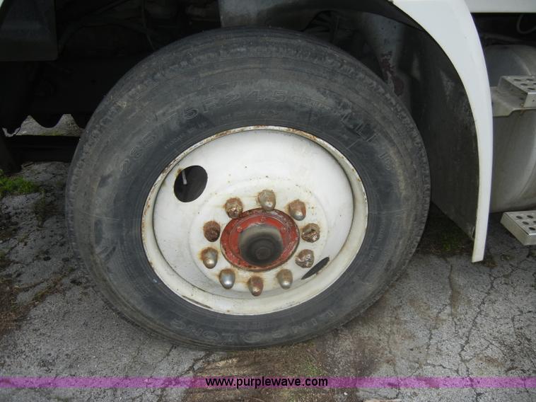 image for item C4283 1988 Freightliner FLD112-64T semi truck