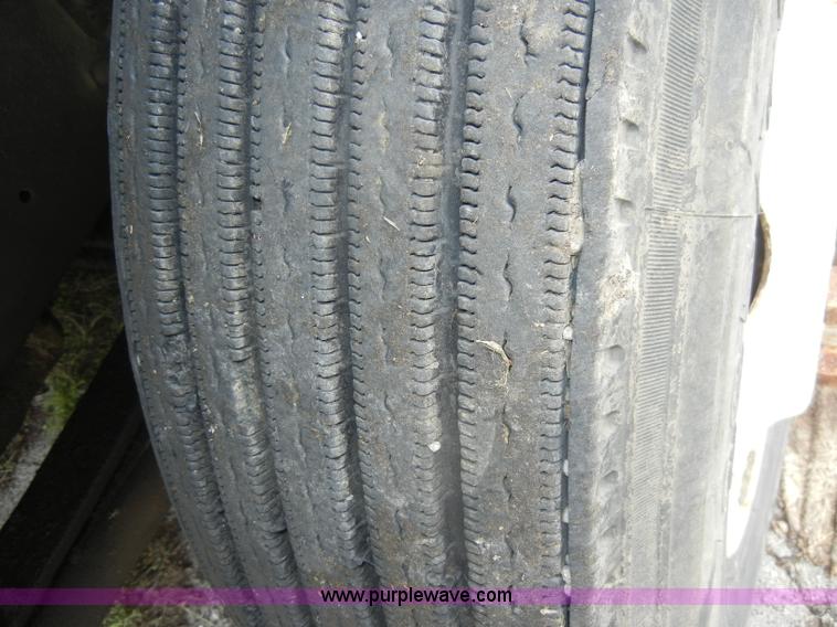 image for item C4283 1988 Freightliner FLD112-64T semi truck