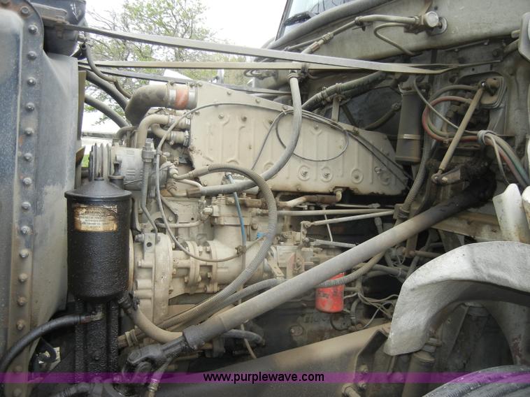 image for item C4283 1988 Freightliner FLD112-64T semi truck