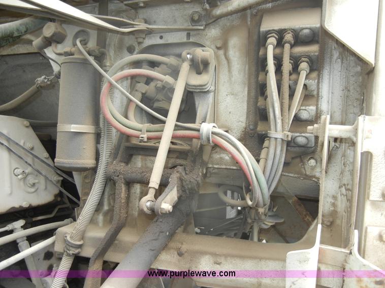 image for item C4283 1988 Freightliner FLD112-64T semi truck