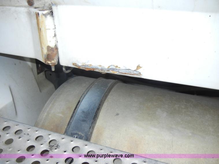 image for item C4283 1988 Freightliner FLD112-64T semi truck