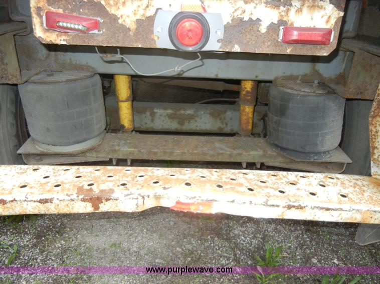 image for item C4306 1996 Fruehauf 48' dry van trailer